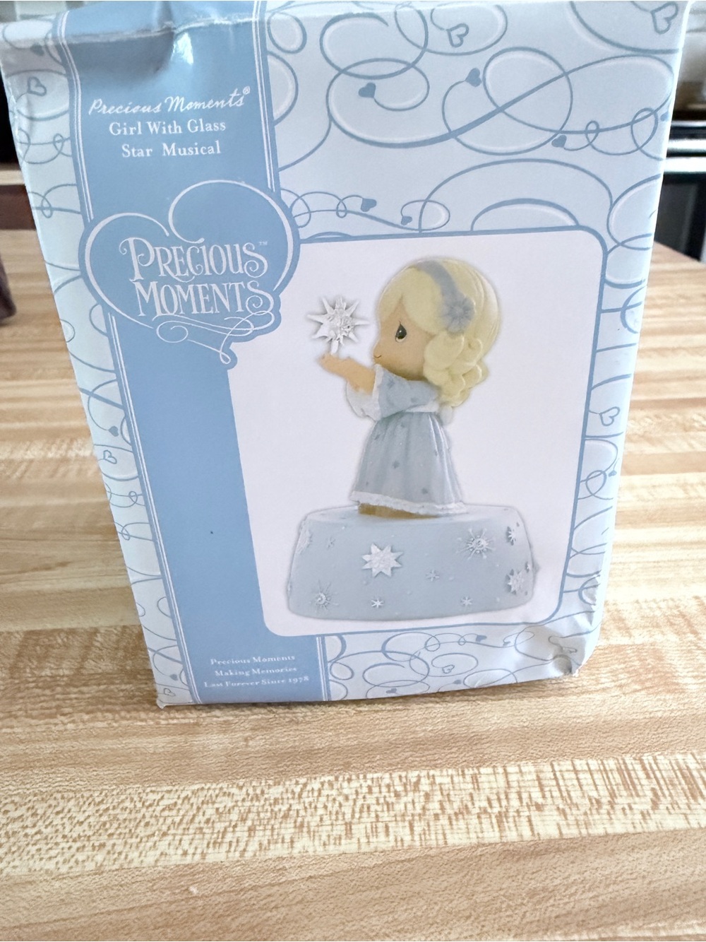 2007 Precious Moments Musical figurine (Silent Night)